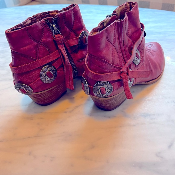 Dolce Vita booties - Picture 3 of 4